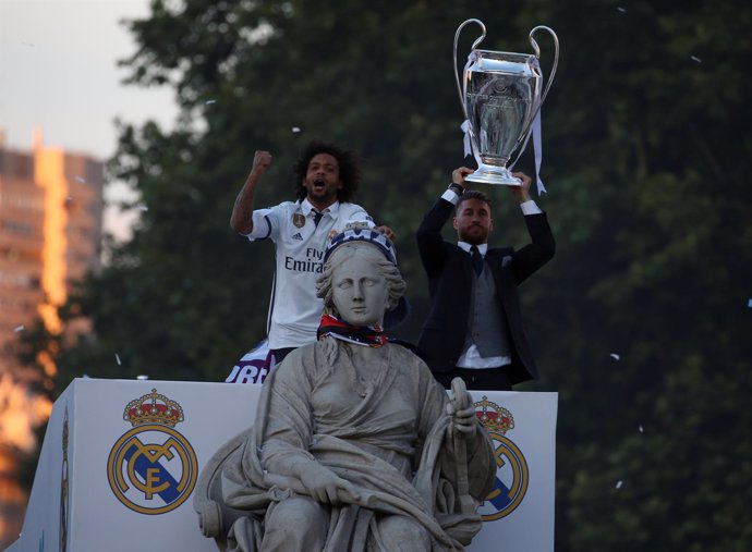 El campeón de Europa corona Cibeles tras un paseo triunfal por Madrid