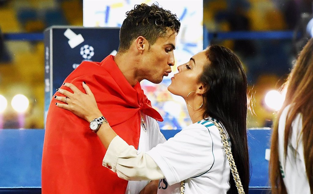 Cristiano Ronaldo y Georgina, derroche de amor tras la victoria y en mitad de la polémica
