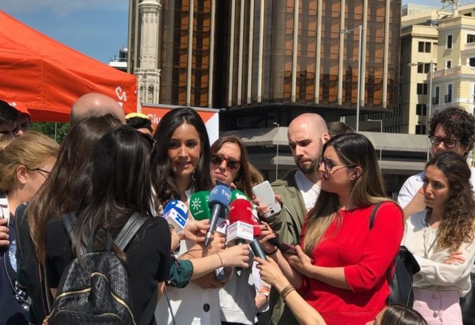 Villacís realiza declaraciones a los medios de comunicación