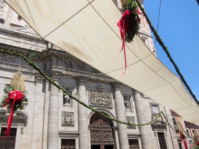 Corpus Toledo 2017, calles, adornos, toldo, flores, recorrido             