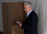 Uribe aplaude a su candidato Iván Duque "por su firmeza y su estímulo a la empresa privada"