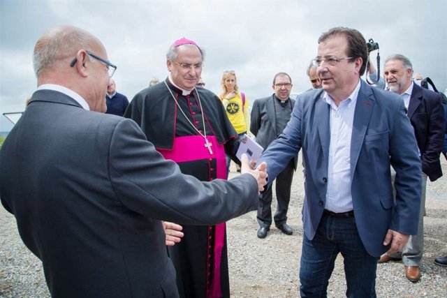 Vara saluda a su llegada al Monasterio de Tentudía