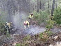 Efectivos del Plan Infomur sofocan un conato de incendio forestal en la Sierra del Buitre, en Moratalla