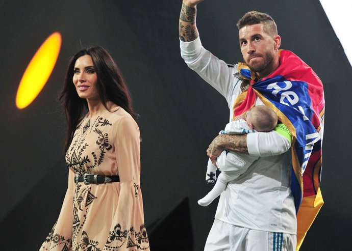 PILAR RUBIO Y SERGIO RAMOS FELICES CON SUS HIJOS