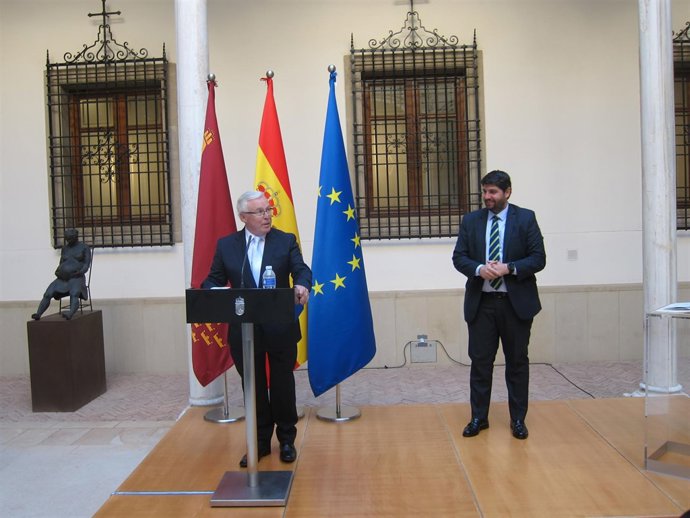  José Cobacho Y Fernando López Miras, Durante La Toma De Posesión          