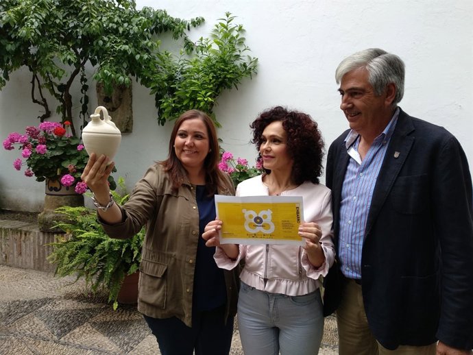 Carrillo (izda.), en la presentación de 'EnBarro'