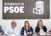 Susana Díaz ve a Rajoy "inhabilitado" como presidente y confía en que el PSOE actuará con "responsabilidad"