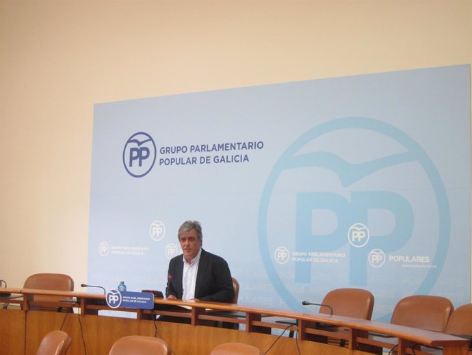 Pedro Puy en el Parlmento gallego.                     