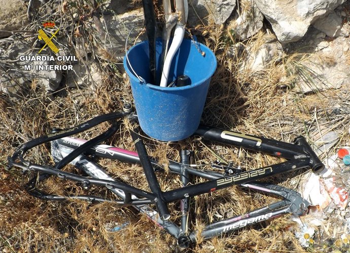 Piezas de bicicletas sustraídas y ahora recuperadas