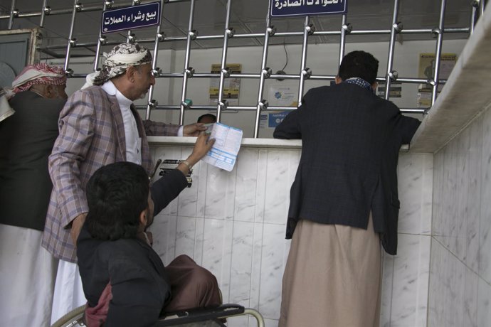 Reparto de ayuda en efectivo en Yemen