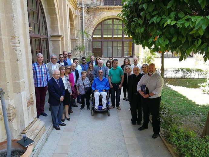 Los firmantes del convenio posan en la UCAM