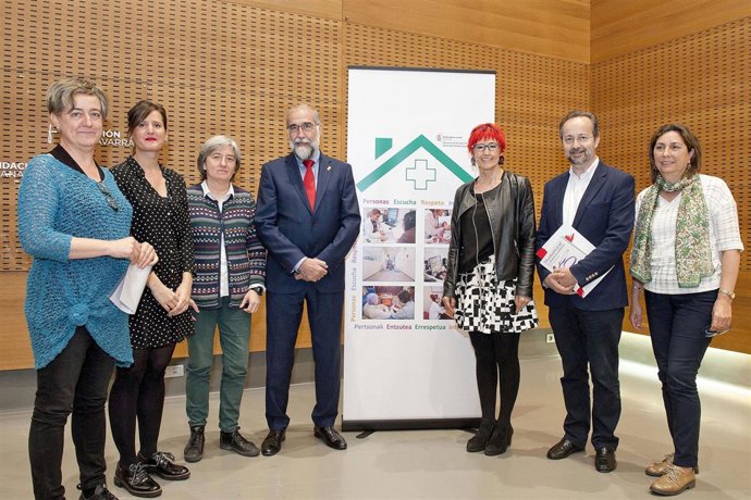Domínguez junto a los participantes en la jornada