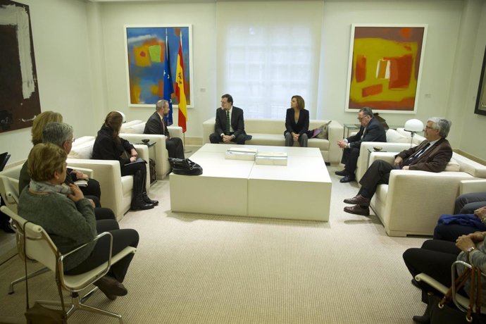 Mariano Rajoy recibe en la Moncloa a los familiares de las víctimas del Yak-42