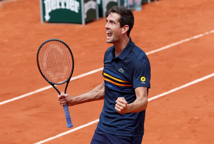 Guillermo García López celebra su triunfo en Roland Garros