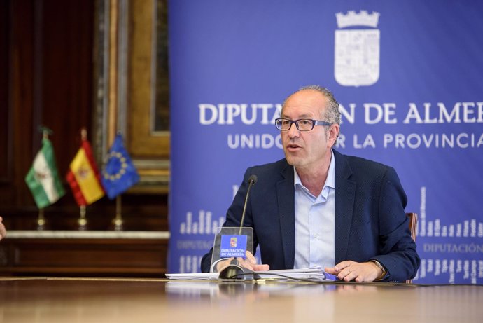 Fernández explica la ordenanza de transparencia de Diputación