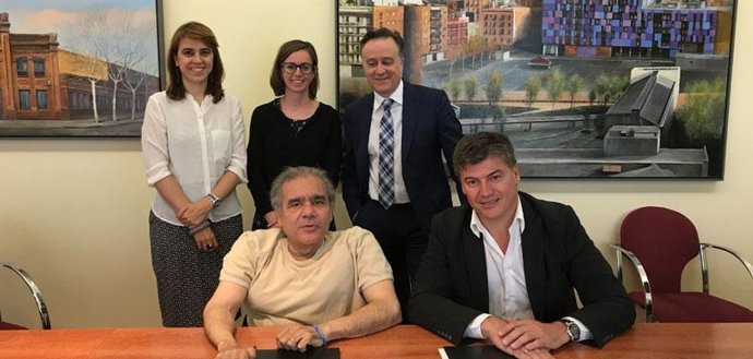 Antonio Guillén (Ecom), assegut al costat d'Antoni Cañete (Pimec)