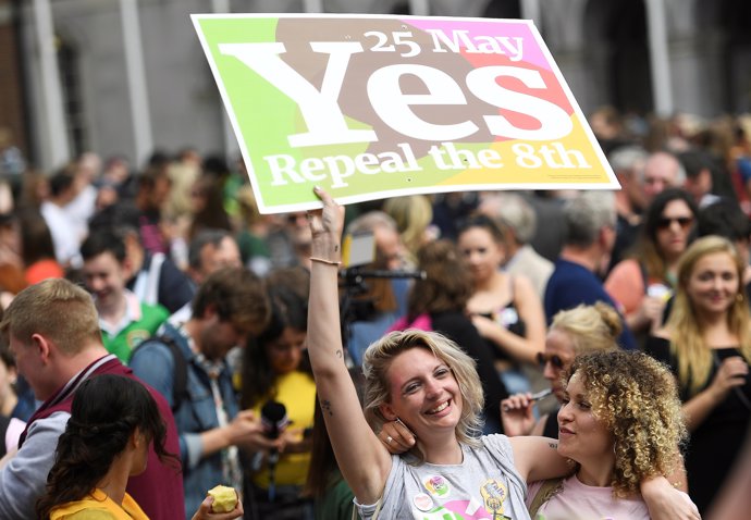 Women celebrate the result of yesterday's referendum on liberalizing abortion la