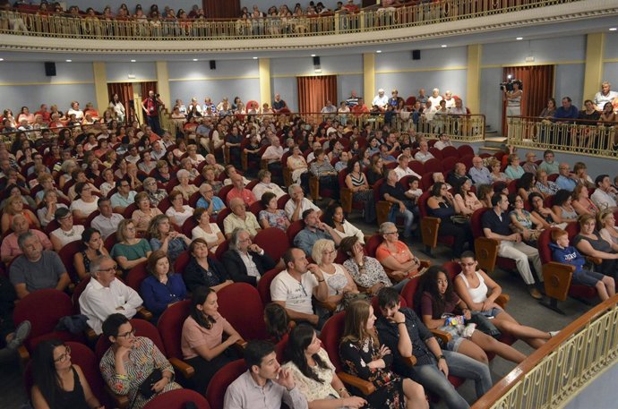 Público en el teatro, espectadores