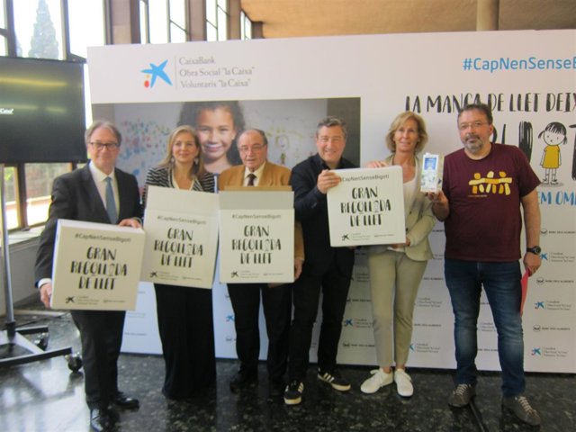 El president del Banc dels Aliments (centro) junto al resto de participantes    