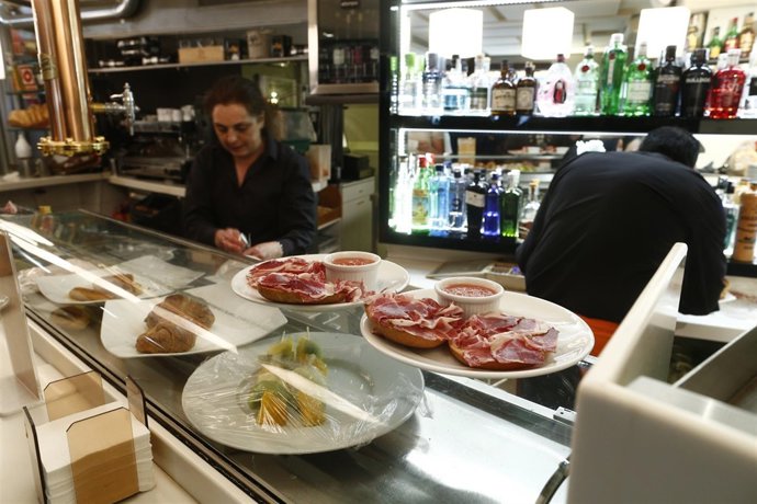 Trabajador, Trabajando, Camarero, Bar, Autónomo, Consumo, Tapas