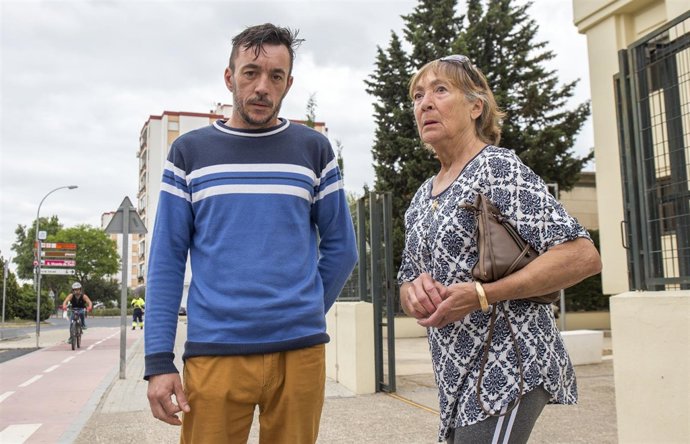 El padre y la abuela del niño desaparecido en Lepe 