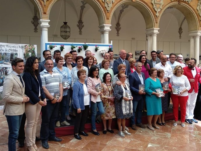 Autoridades y premiados, en la entrega de galardones del concurso