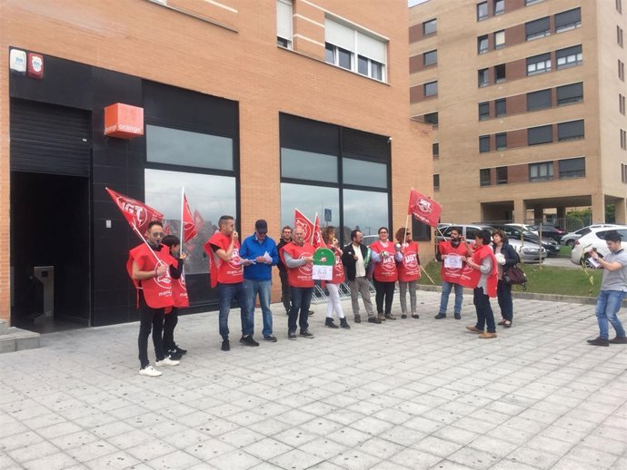Cacerolada en el contact center de Adarzo en Santander