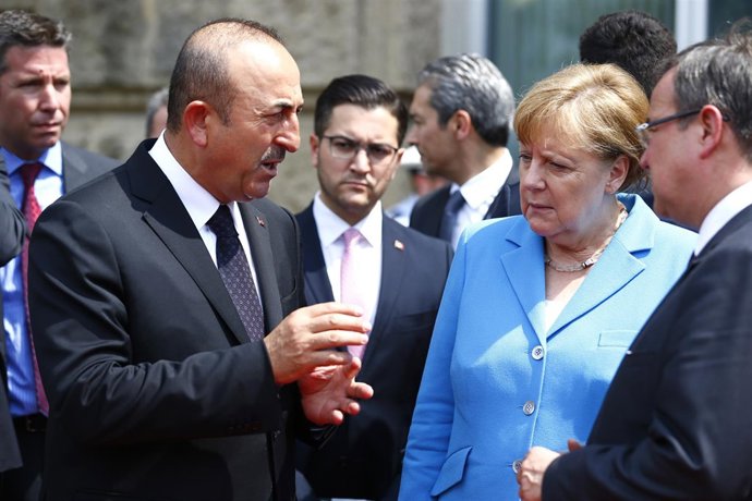 Angela Merkel y Mevlut Cavusoglu 