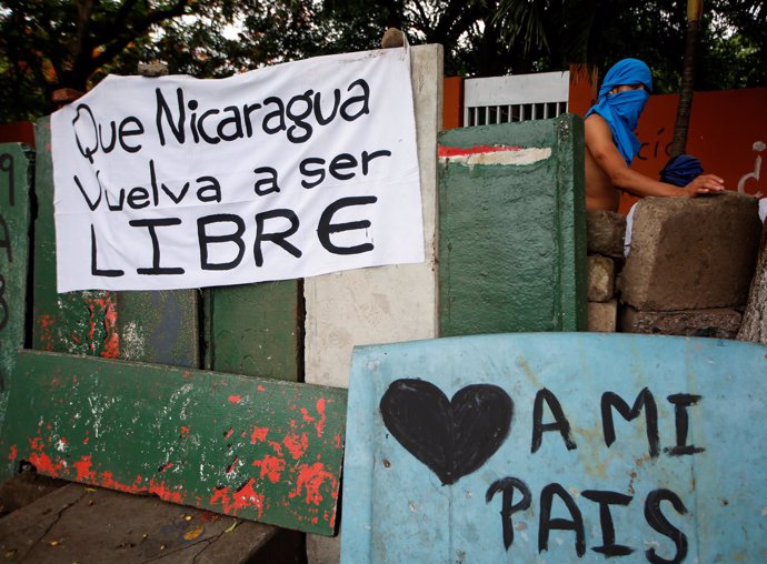 Pancartas a favor de las manifestaciones contra Daniel Ortega en Nicaragua
