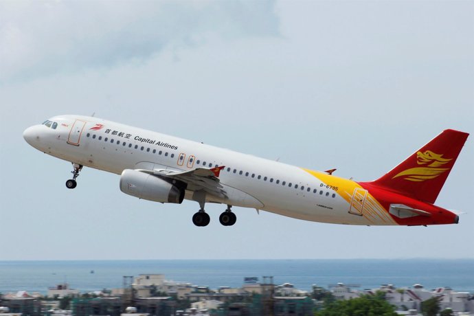 Un avión de Beijing Capital Airlines despegando