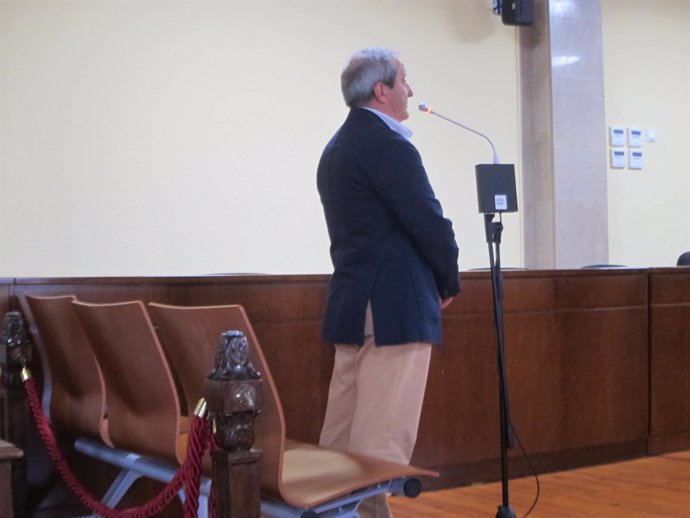 Pedro González, en la sala de vistas de la Audiencia                           
