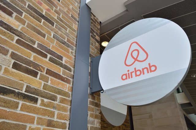 Logo de Airbnb