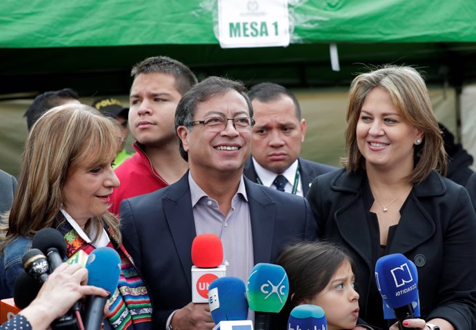 Colombian presidential candidate Gustavo Petro, accompanied by his family, speak