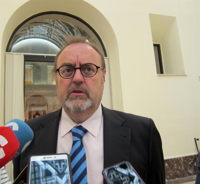 Fernando Rey, consejero de Educación.                     