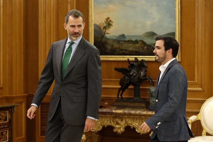 El rey Felipe VI recibe al coordinador federal de IU, Alberto Garzón