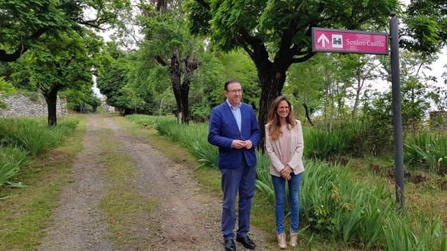 El alcalde de Aracena, Manuel Guerra, y Natalia Santos. 