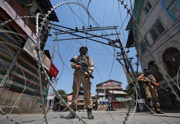 Control de seguridad en la frontera india de Cachemira