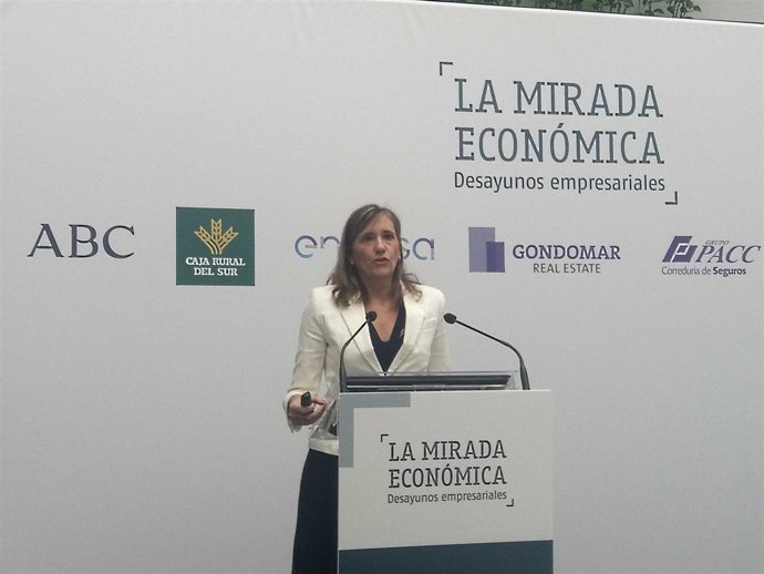 Vanessa Bernad durante la conferencia en Córdoba