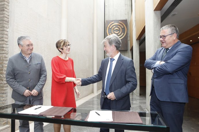 Acuerdo para sacar los vehículos del Palacio de La Aljafería de Zaragoza