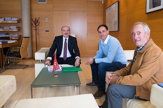 Mazón se reúne con el alcalde de Las Rozas de Valdearroyo