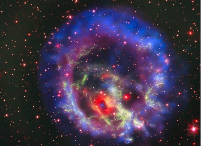 E0102, la supernova solitaria
