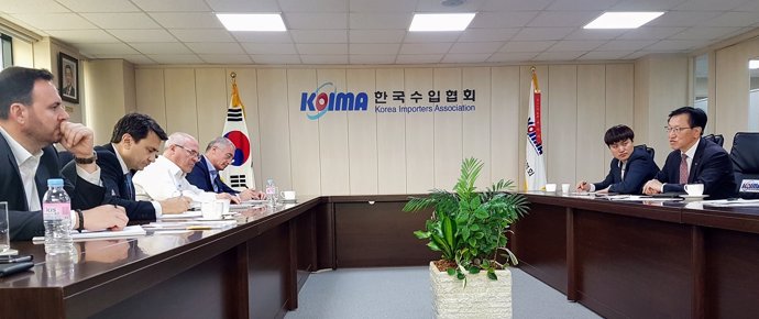 Visita comercial a Coreal del Sur