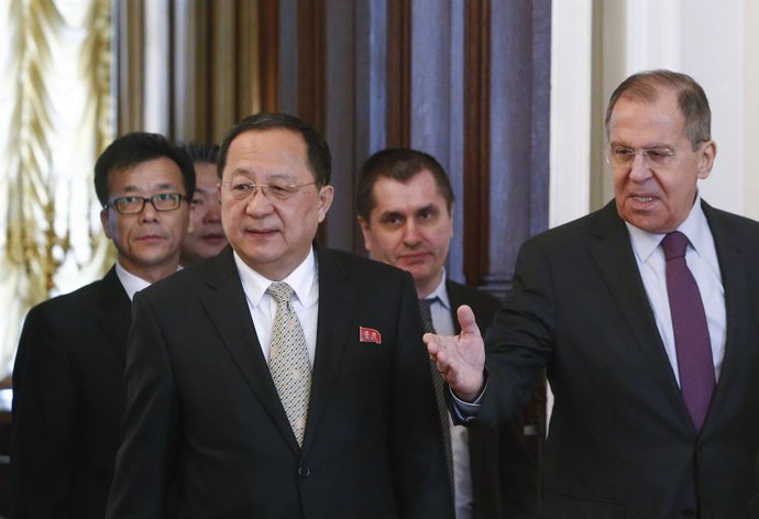 Sergei Lavrov y Ri Yong Ho, ministro de Exteriores norcoreano