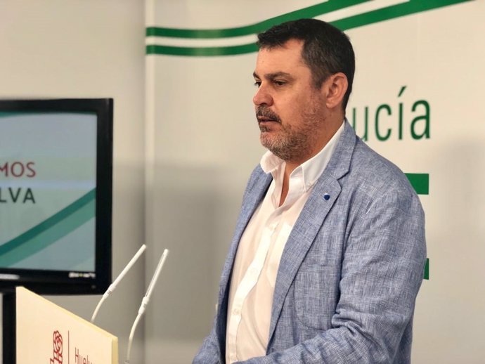 El parlamentario del PSOE por Huelva Jesús Ferrera. 
