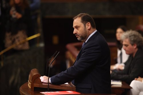 José Luis Ábalos interviene durante la moción de censura contra Rajoy