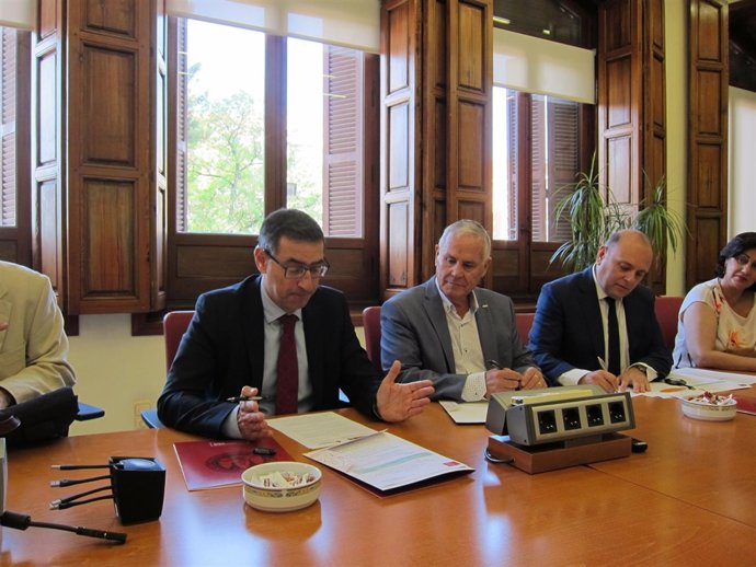 El rector de la UMU, José Luján y Diego González, de Fundown