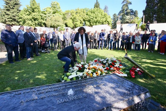 Colau en el acto de memoria de las víctimas del bombardeo en Granollers