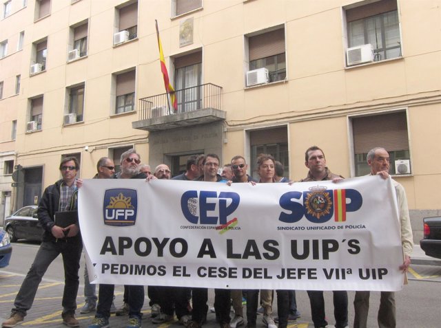 Concentración sindical frente a la Jefatura de Policía de CyL