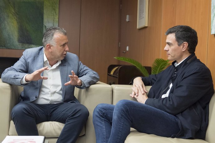 Reunión mantenida entre Ángel Víctor Torres y Pedro Sánchez