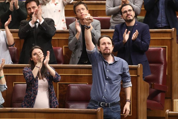 Irene Montero y Pablo Iglesias en la sesión de control al Gobierno